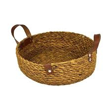 سبد حصیری دسته چرم در اندازه‌ های کوچک و بزرگ